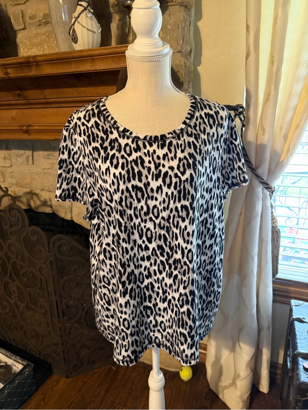 Women’s Leopard Print Short Sleeve Top - Black & White Chicos Sz 3 (14-16)